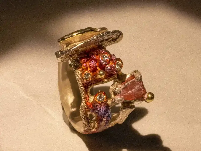 anello linea piastrine in argento 925, bronzo e oro con inclusioni