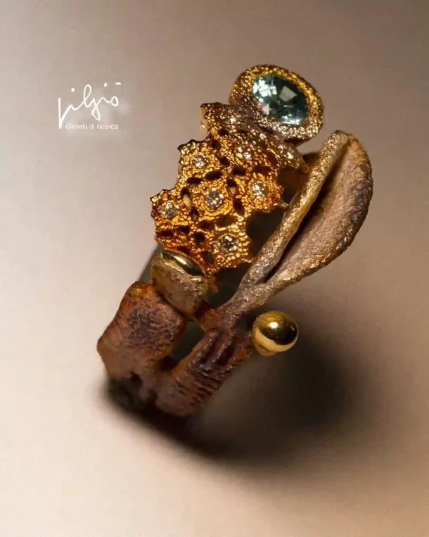 anello in argento, bronzo, oro, diamanti, con zirkone naturale azzurro